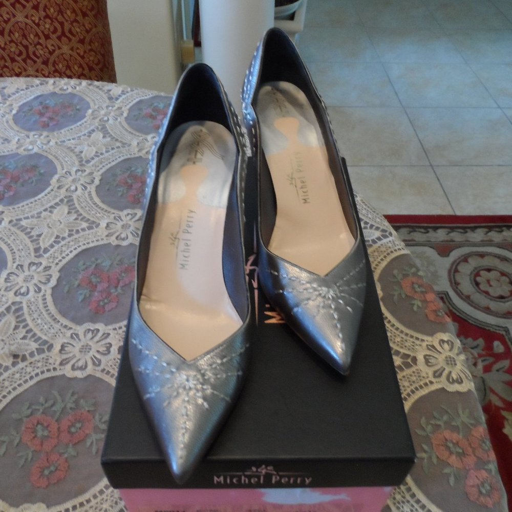 Michel Perry Pewter Embroidery Pumps US 5.5M